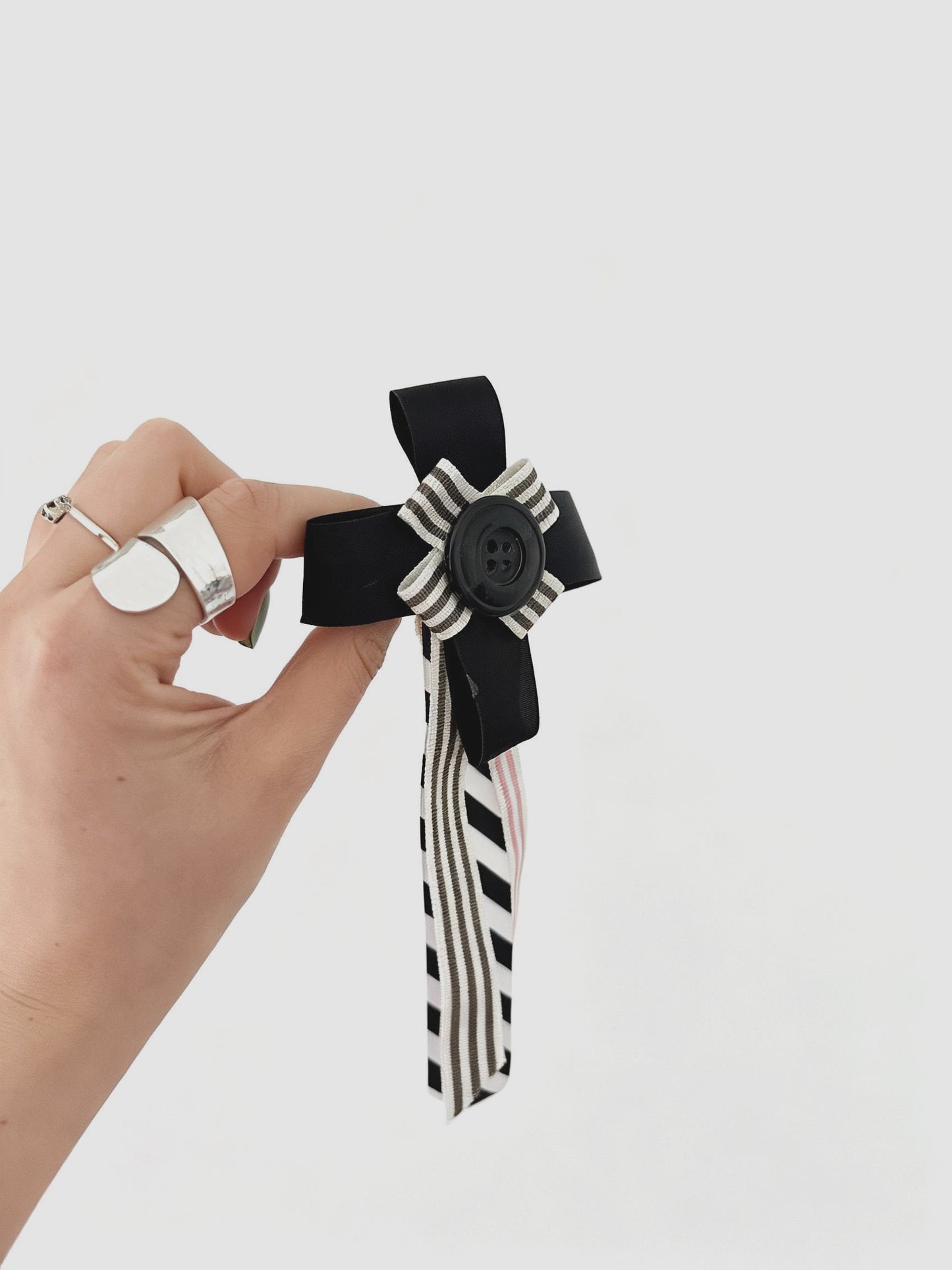 STRIPE RIBBON ROSETTE