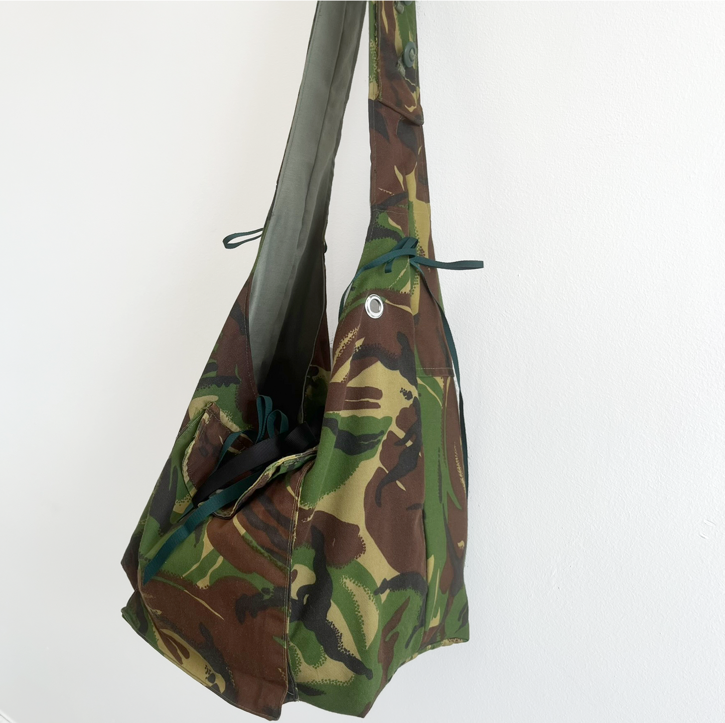 CAMO ARMY SLING BAG
