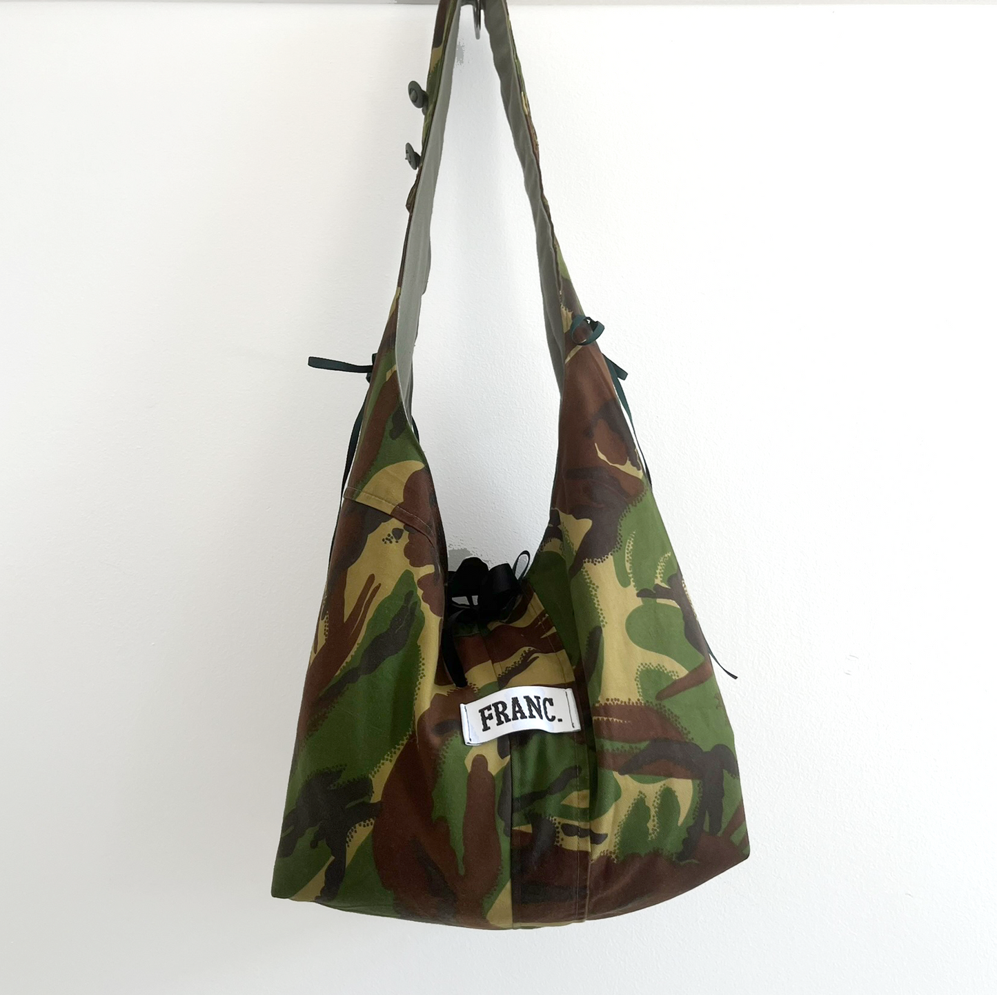 CAMO ARMY SLING BAG