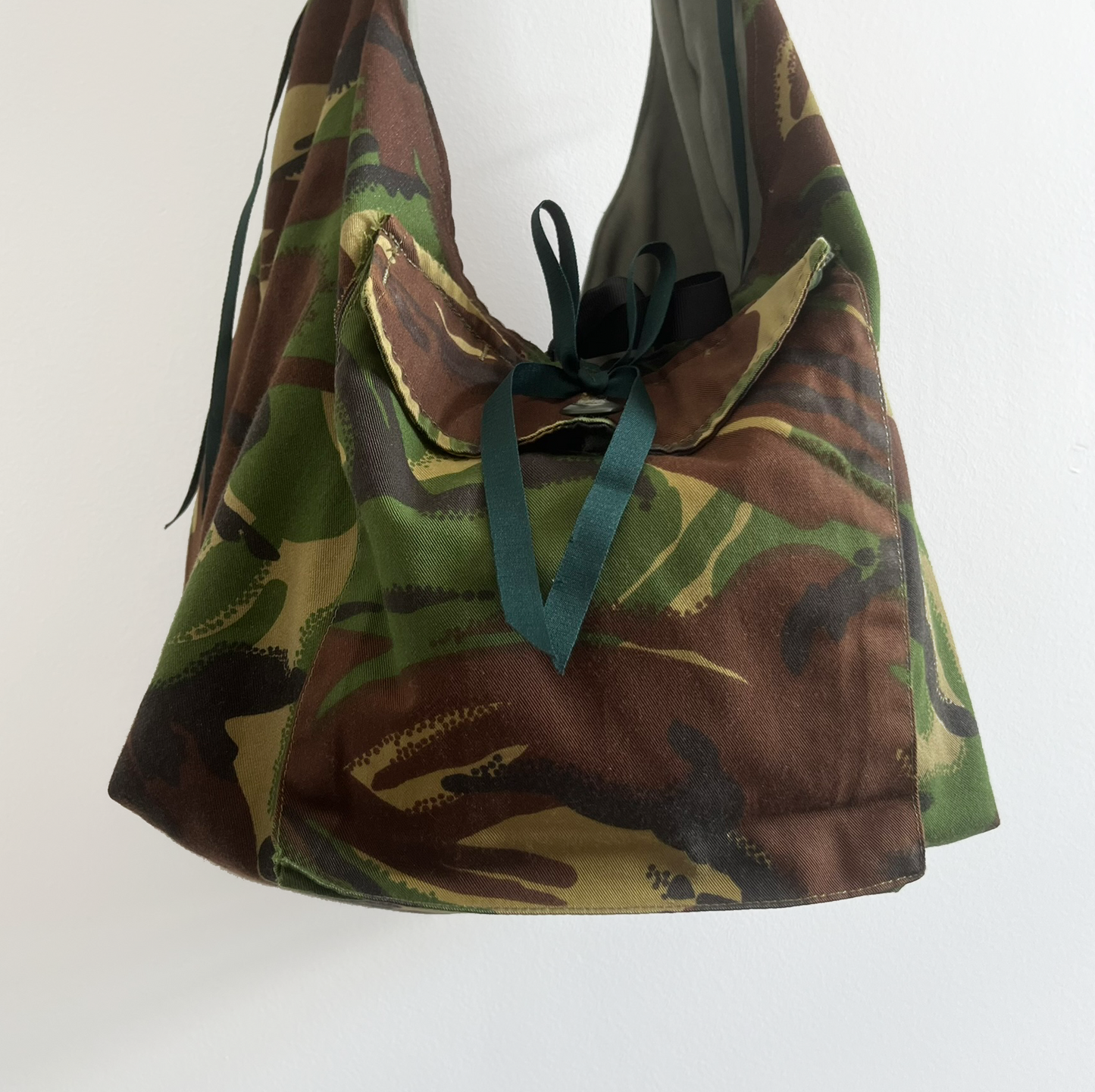 CAMO ARMY SLING BAG