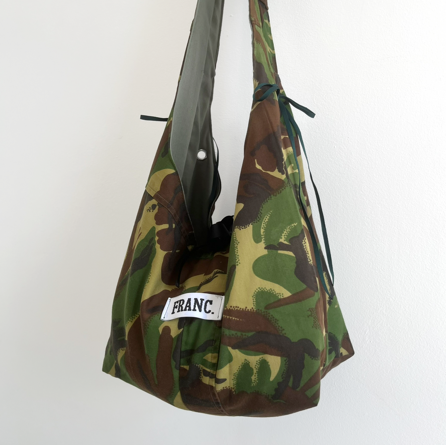 CAMO ARMY SLING BAG
