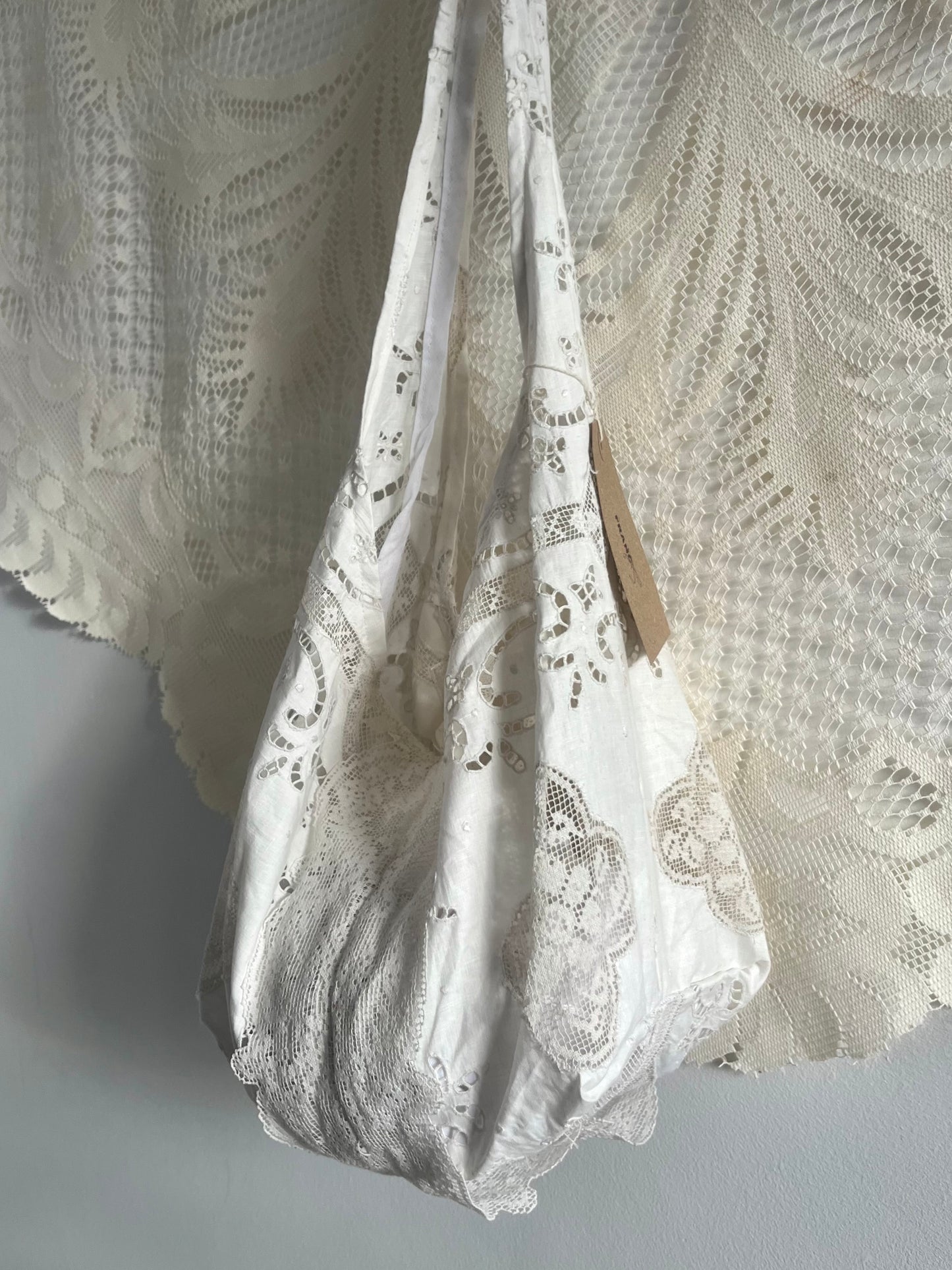 VINTAGE LACE SHOULDER BAG