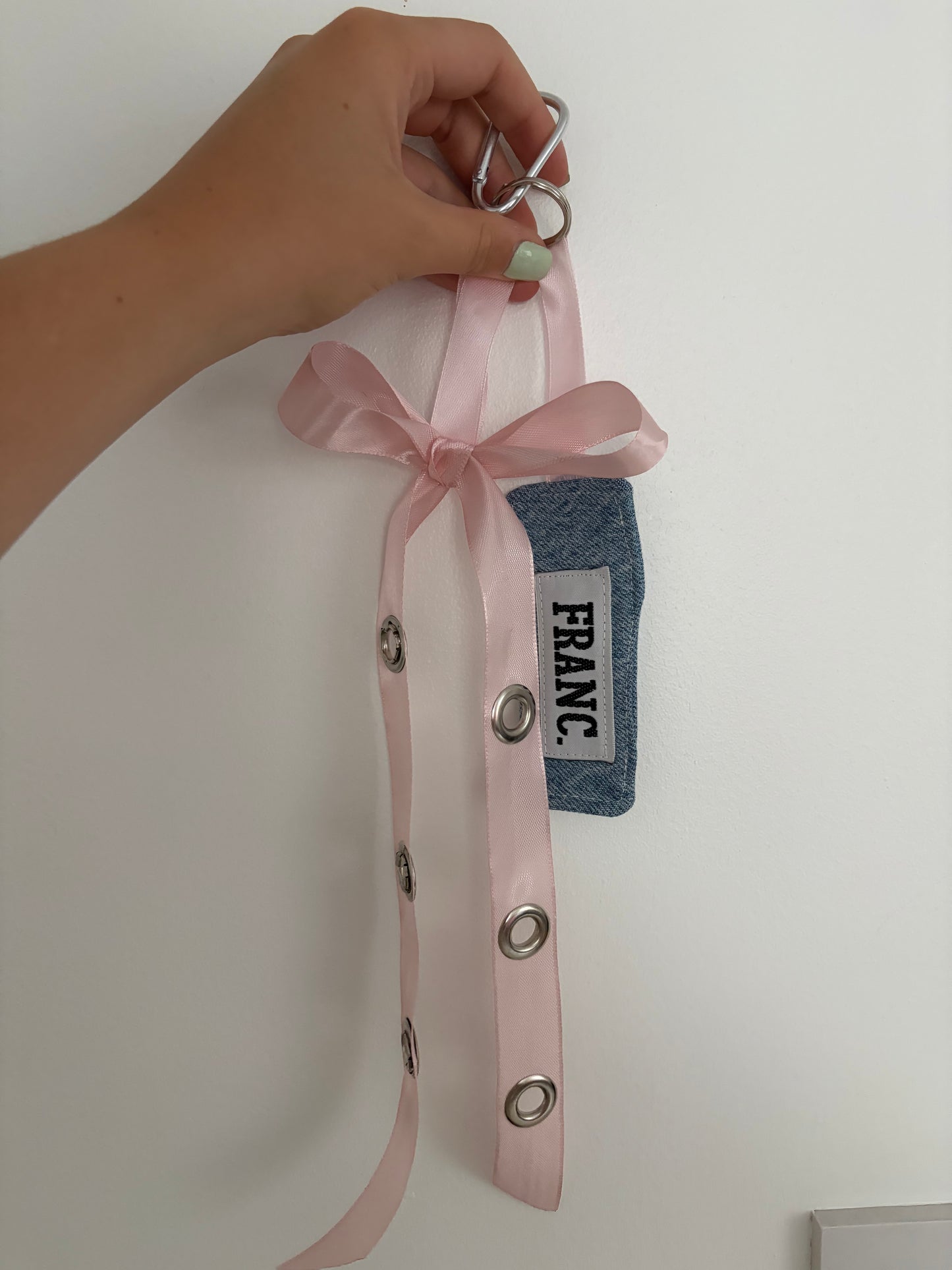 FRANC. Baby pink bow key chain