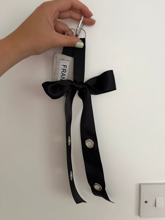 FRANC. Black bow key chain