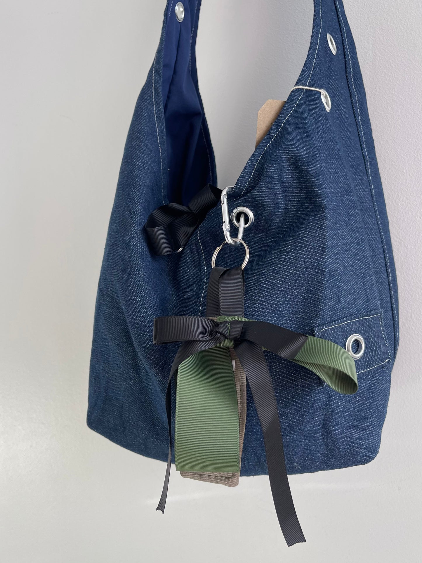 KHAKI DOUBLE BOW KEY CHAIN