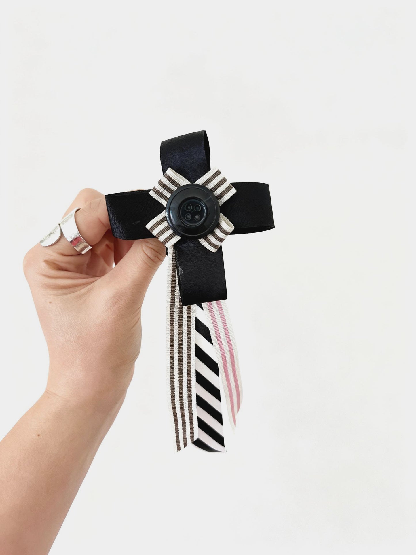 STRIPE RIBBON ROSETTE