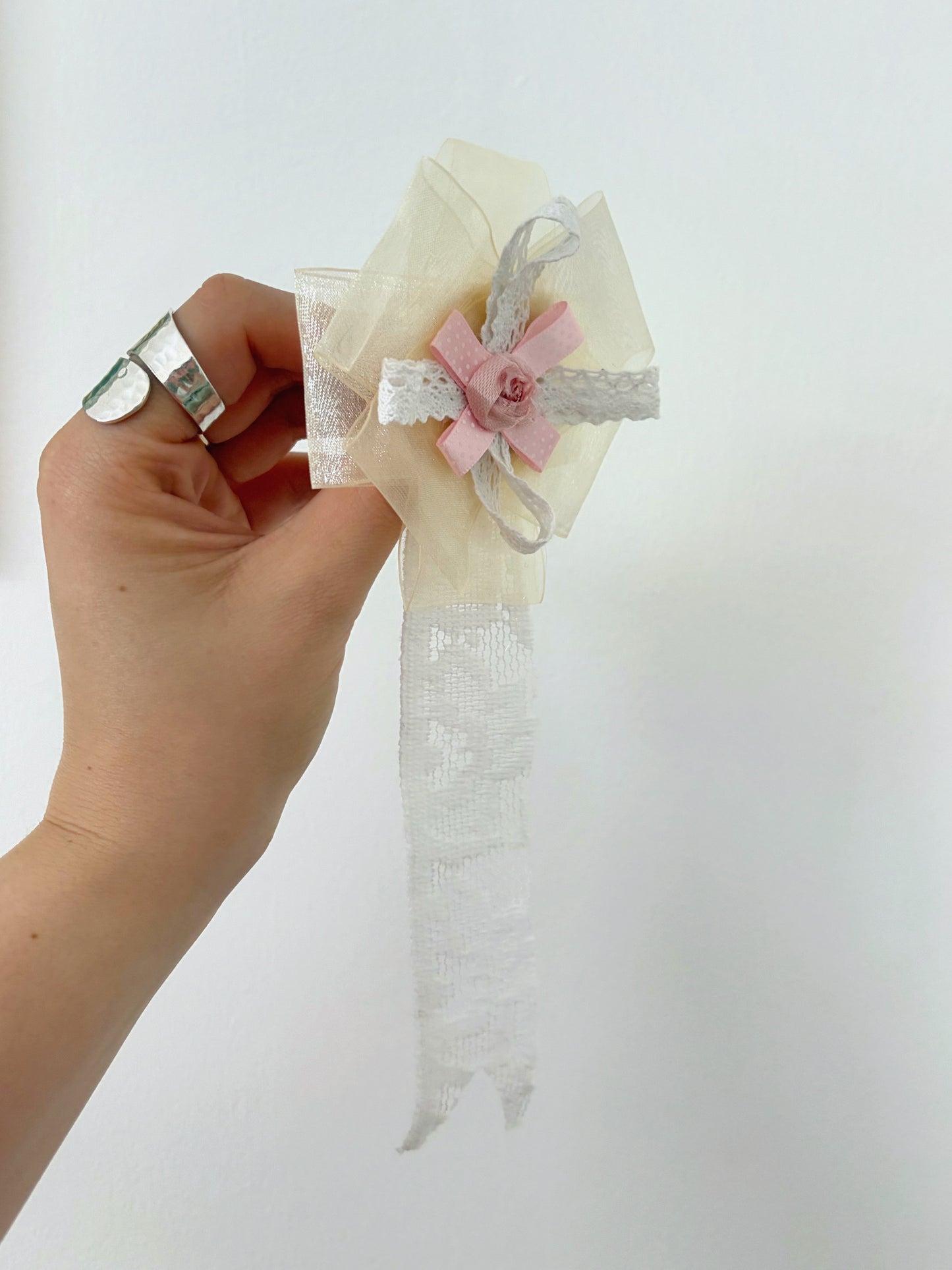 LACE TULLE ROSETTE