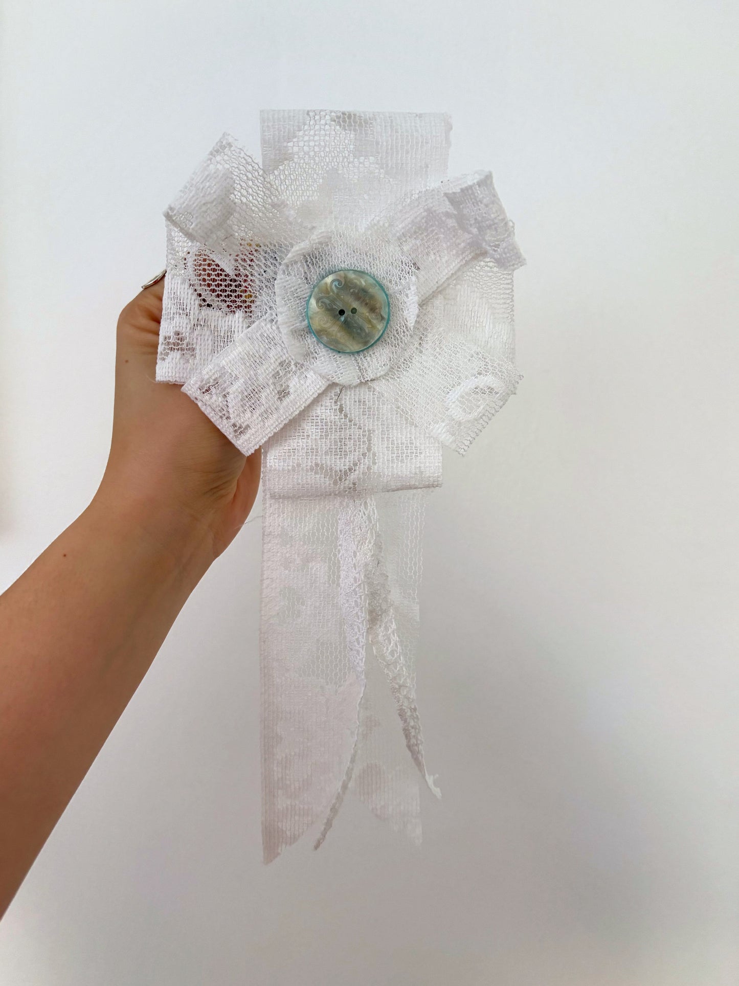 LARGE LACE ROSETTE